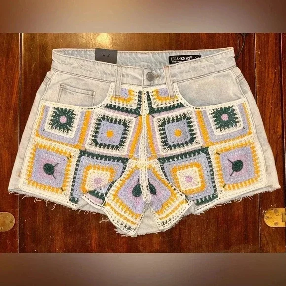 BLANK NYC THE BARROW VINTAGE HIGH-RISE DENIM CROCHET SHORTS. SIZE 26 NWTS - Picture 2 of 6